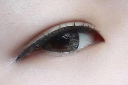 我是女生，我的眼睛很小怎么才能变大