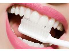 美白牙齿简单方法是什么