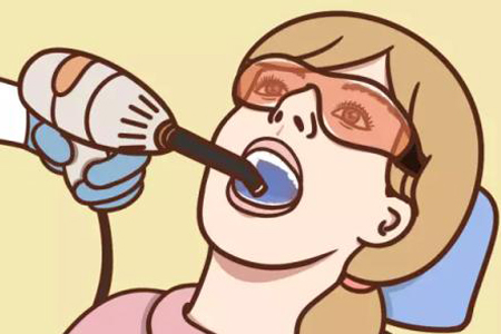 做冷光美白治疗对牙齿有伤害吗